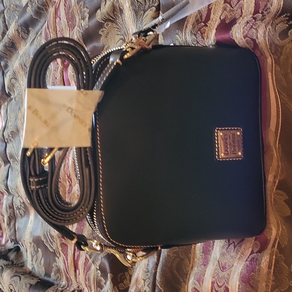 - Dooney and burke  HP  black leather dome bagged tagged leather CROSSBERY…
